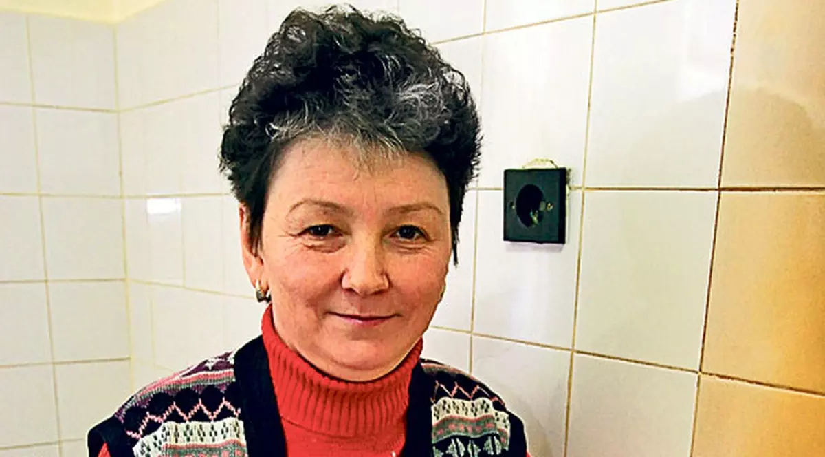 MINUNAT! Lucica Bunghez, femeia operată în 2004 de o tumoare de 72 kg, trăieşte o «a doua viaţă»