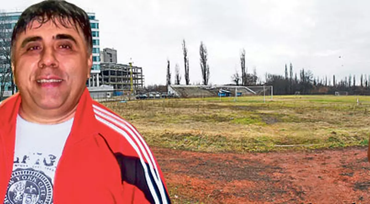 Brigitte Sfăt, acuzată că face parcare dintr-o bază sportivă!