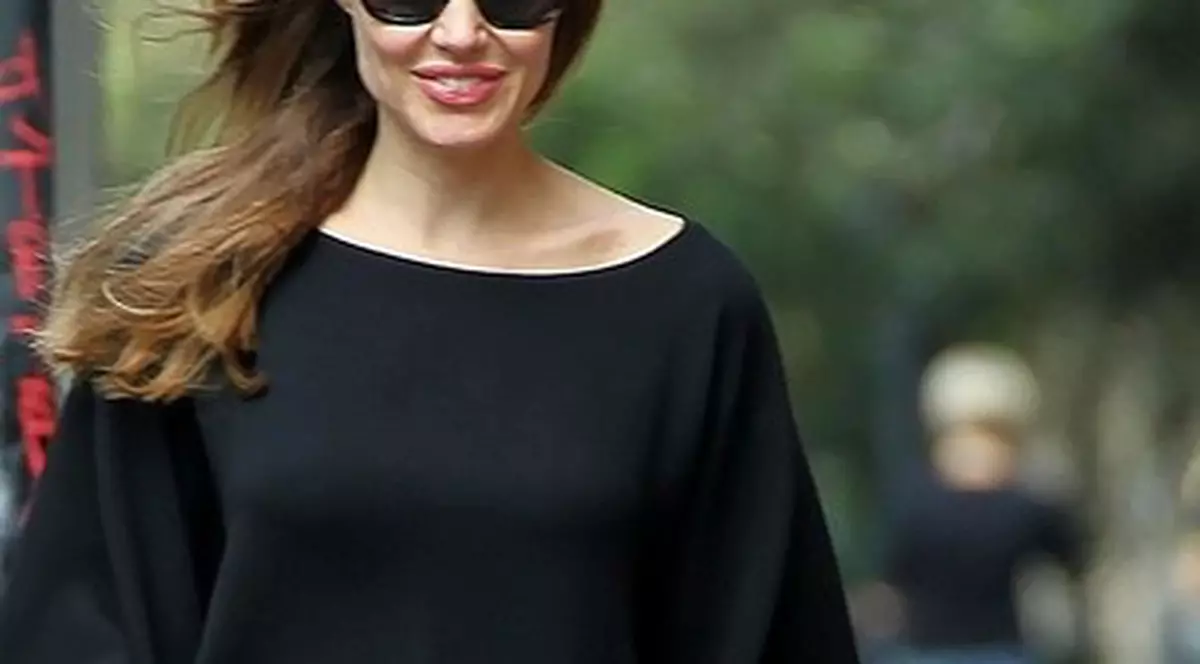 Fiica de patru ani a Angelinei Jolie şi a lui Brad Pitt, PE URME PĂRINŢILOR! Vezi CÂŢI BANI va câştiga pentru PRIMUL EI ROL! FOTO