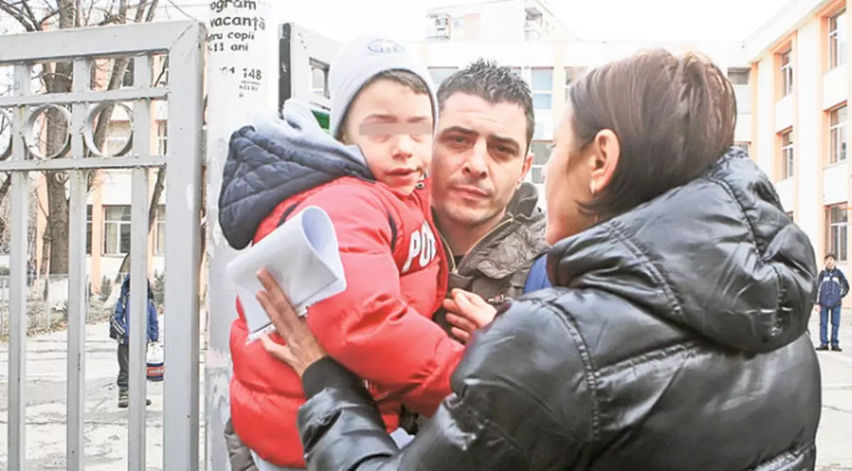 Handbalista Alina Dobrin şi-a luat copilul de la şcoală împreună cu soţul! V-aţi împăcat de dragul băiatului?