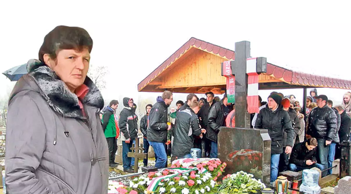 Maria, mama fostului handbalist asasinat acum 4 ani, a făcut o dezvăluire emoţionantă ieri, la mormântul fiului ei: "Marian mă întreabă în vis ce mai fac"