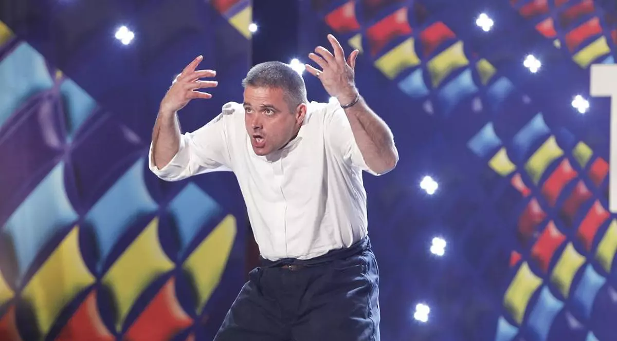 "Boys, boys, boys...Sabrina îmi dă pijamale de noapte!" Vezi o nouă interpretare a celebrei piese la ”Românii au talent”! FOTO