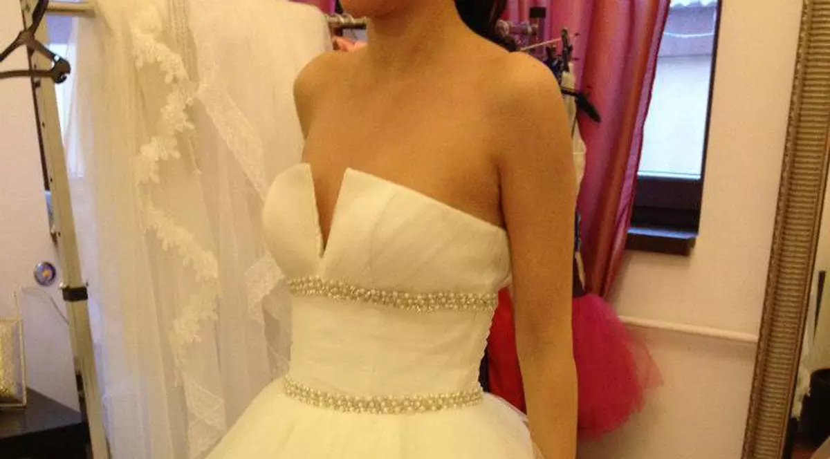 Vezi ce VEDETĂ DE TELEVIZIUNE se pregăteşte de NUNTĂ! A probat peste 20 de rochii de mireasă, însă vrea CEVA IEŞIT DIN COMUN! FOTO