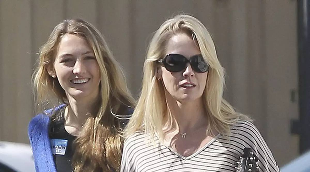 Par SURORI, însă sunt MAMĂ şi FIICĂ! Iată cum arată fata actriţei Jennie Garth, Kelly din "Beverly Hills 90210"! FOTO