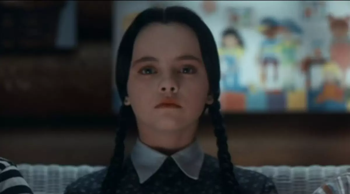 Ţi-o mai aminteşti pe micuţa din Familia Addams? Acum actriţa are 33 de ani şi tocmai s-a LOGODIT! FOTO