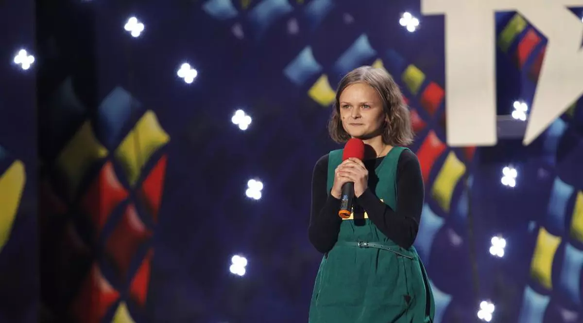 Suferă de nanism, însă este ”frumoasă indiferent de ce spune lumea”! Vezi CUM a reușit să-i impresioneze pe toți la ”Românii au talent”!
