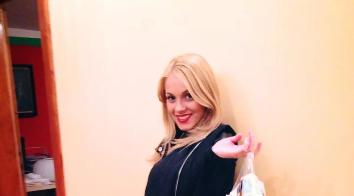 Andreea Ibacka, expertă în schimbat scutece | FOTO