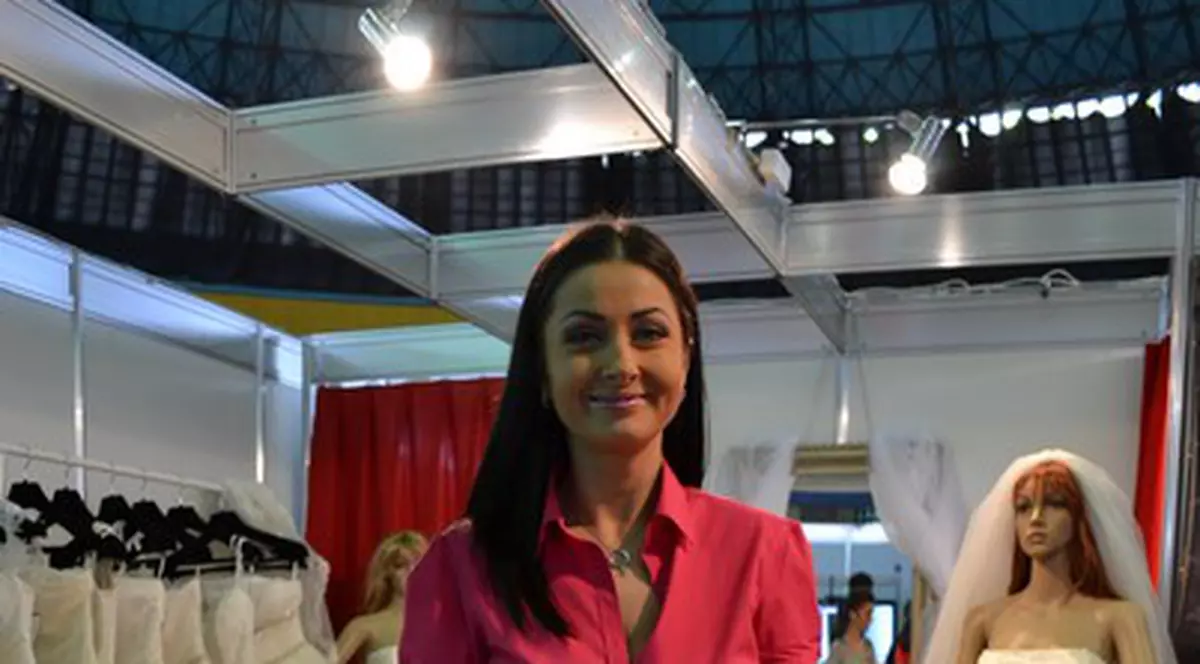 Gabriela Cristea, trasă prin inel la târgul de nunţi! Scandalul cu familia şi-a pus amprenta pe silueta vedetei | FOTO