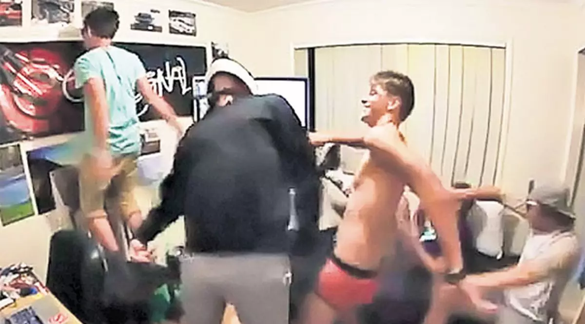 Elevii au luat-o razna pe ritmuri «Harlem Shake» | VIDEO