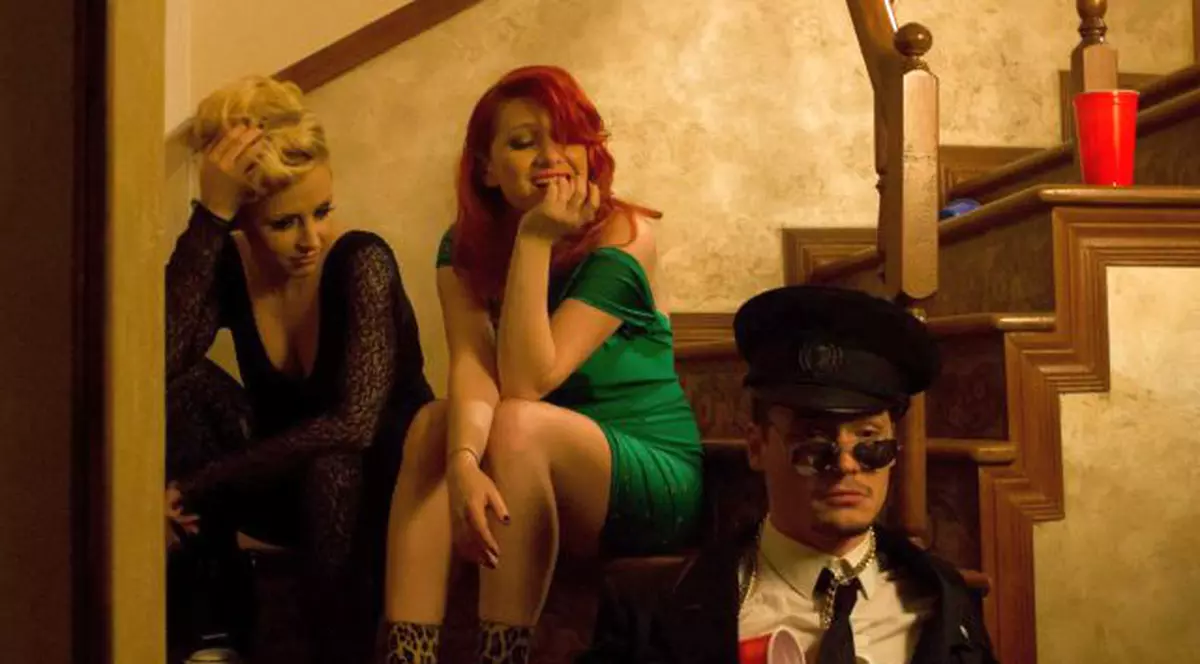 «Veverițele» de la RedBlonde lansează primul lor videoclip, featuring Krem - VIDEO