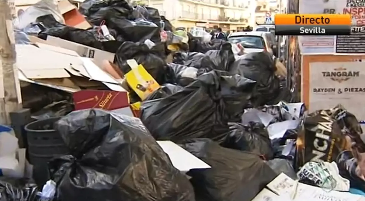 Orașul spaniol Sevilia, îngropat în gunoaie - VIDEO