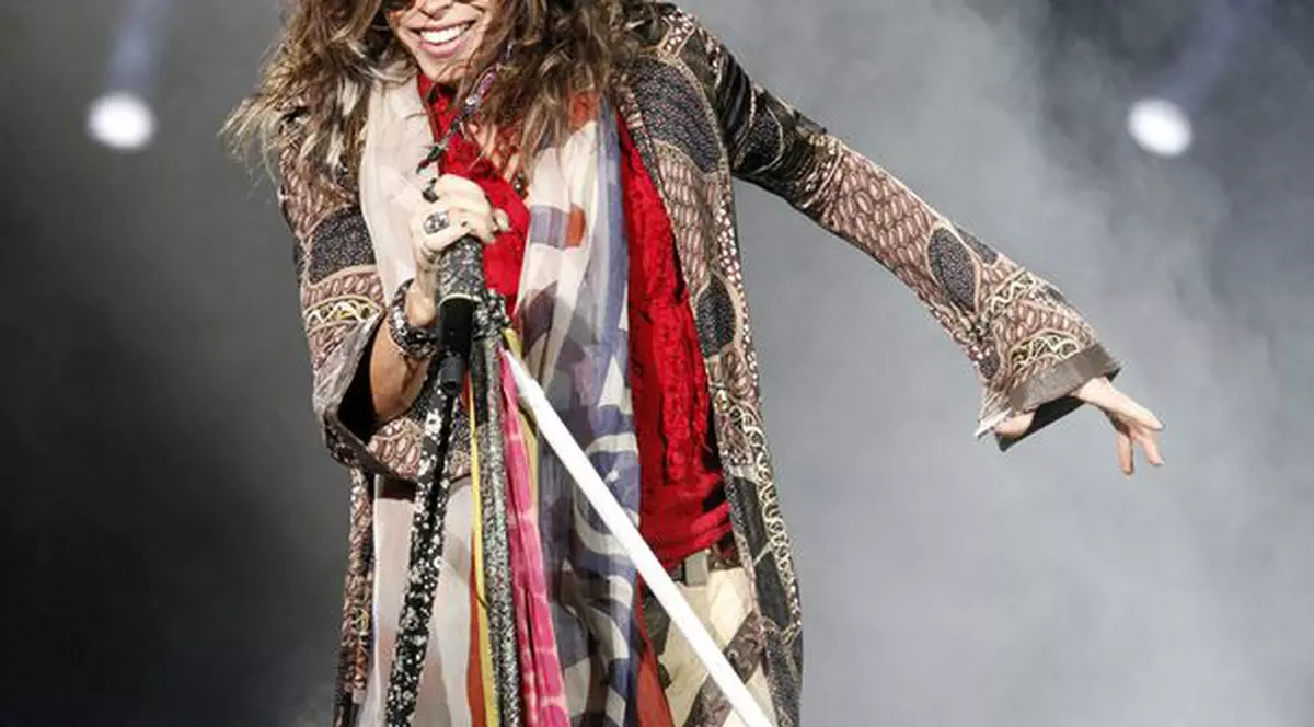 HALUCINANT! Steven Tyler a DEZVĂLUIT câți BANI a cheltuit pe DROGURI
