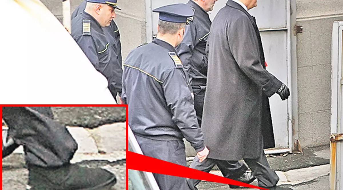 Adrian Năstase poate ajunge acasă în câteva zile | FOTO