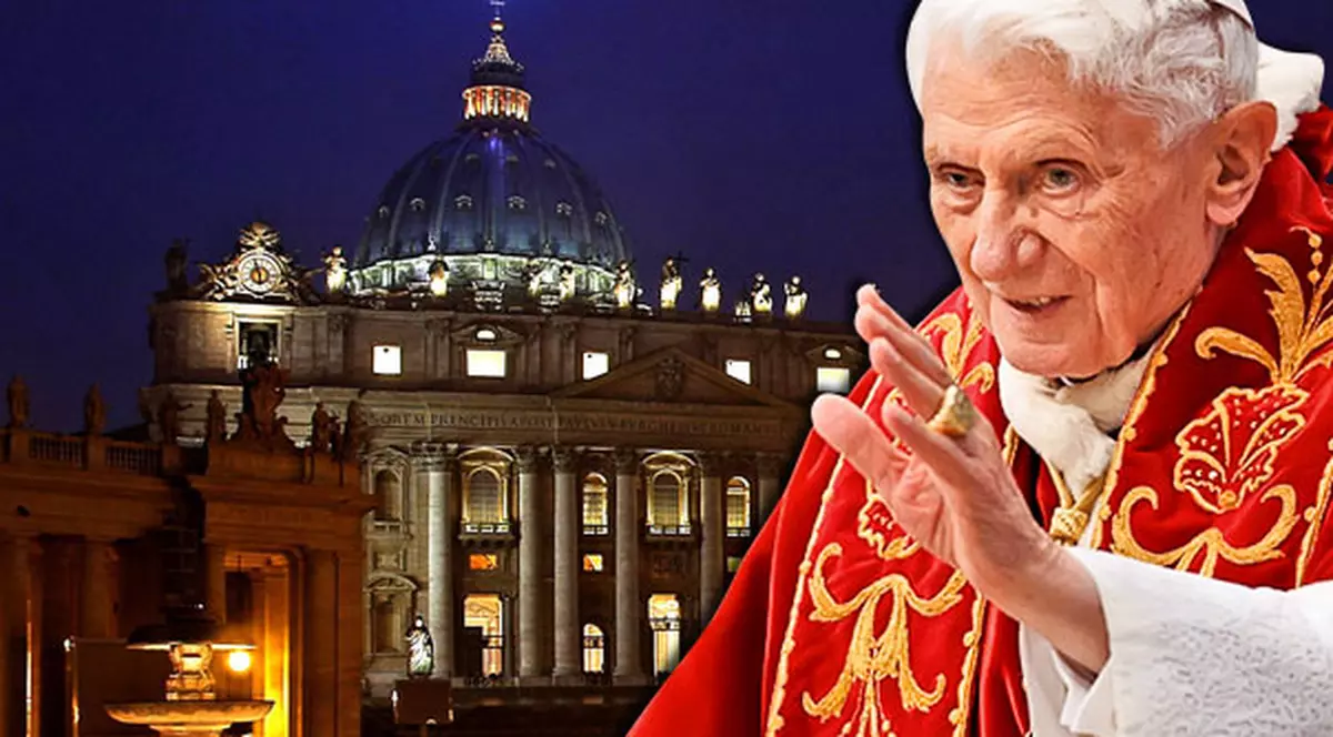 Imagine uimitoare surprinsă de jurnaliştii aflaţi în Piaţa San Pietro după demisia Papei