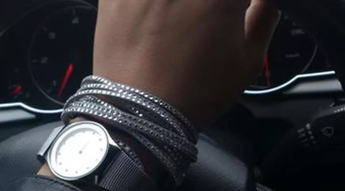 Adelina, cu verigheta cu care s-a căsătorit cu Vârciu pe deget