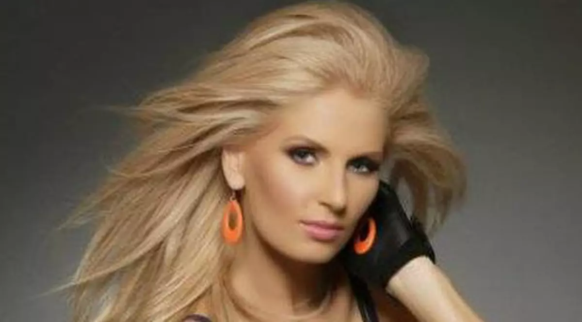 Andreea Bănică, tot mai DESPUIATĂ pe Facebook. Imaginea care i-a adus critica fanilor | FOTO