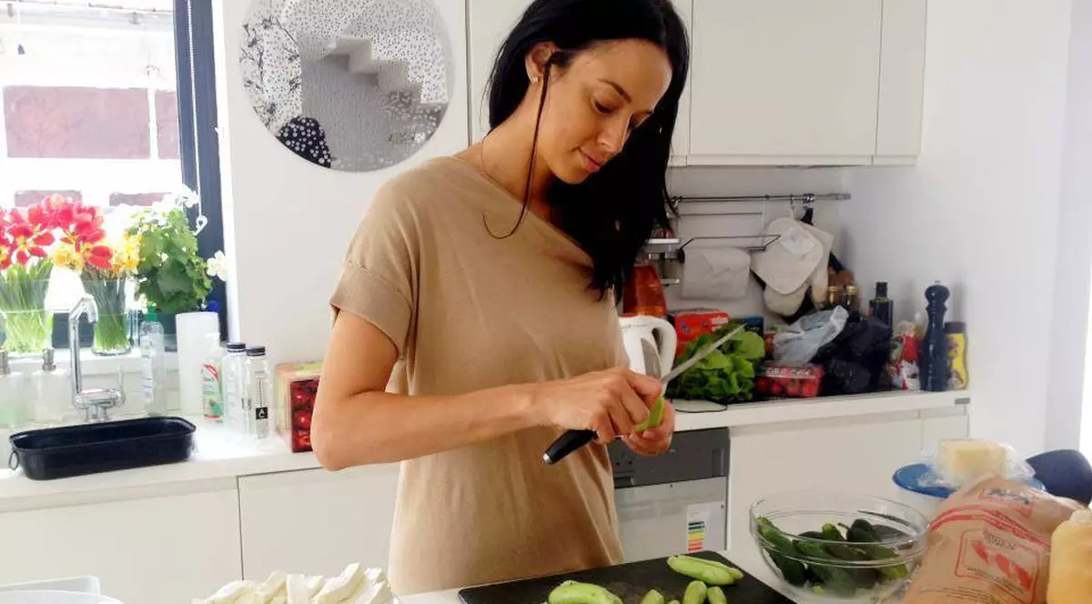 Andreea Raicu te învaţă SĂ MĂNÂNCI SĂNĂTOS! Iată 3 REGULI DE ALIMENTAŢIE!