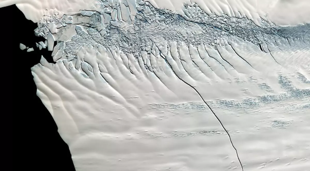 MISTERUL DIN ANTARCTICA! Ce s-a descoperit sub 800 de metri de gheaţă