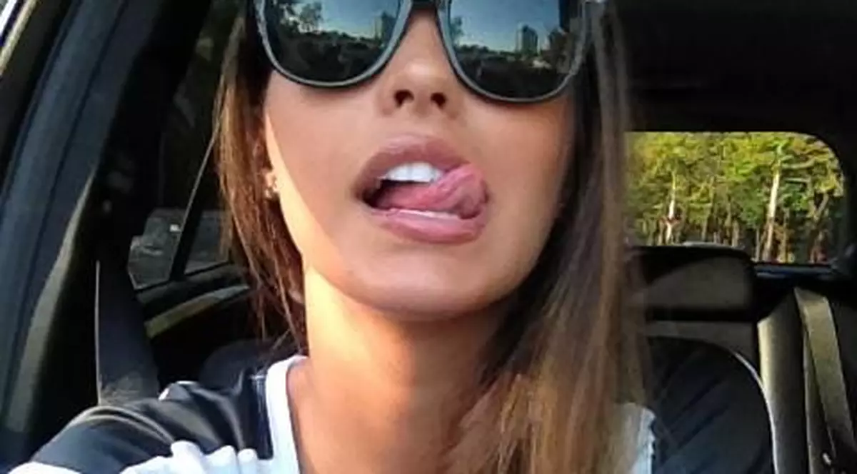 Credeai că le-ai văzut pe toate? Nici nu poți să-ți imaginezi ce face Antonia cu limba! FOTO