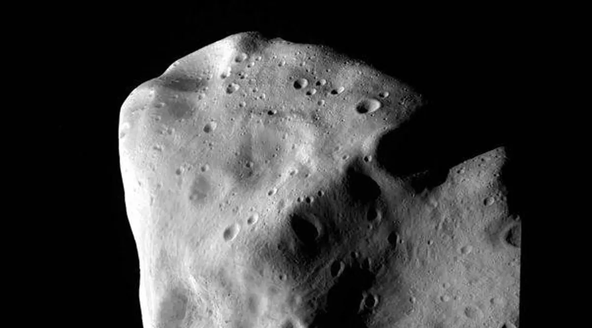 Un asteroid va trece diseară foarte aproape de Terra. În caz de impact ar putea distruge un oraş mare