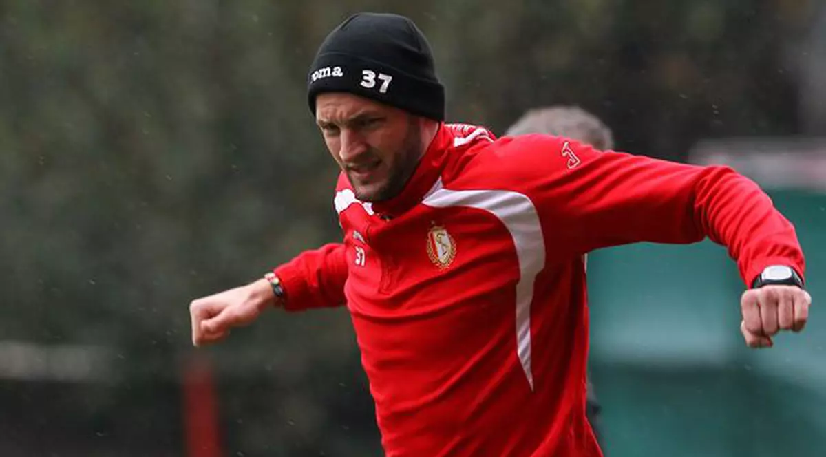 Căpitanul lui Standard a făcut cea mai neinspirată glumă: "Sunt atât de mulţi români aici, încep să mă tem pentru maşina mea"