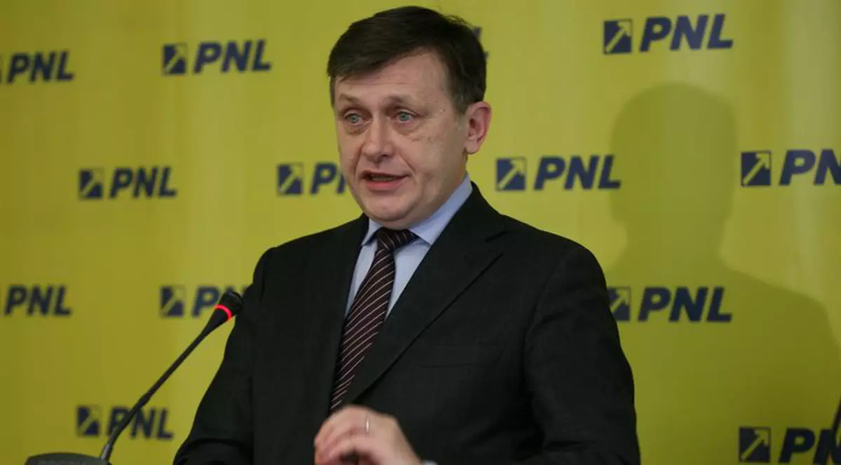 Crin Antonescu, reales PREȘEDINTE PNL: "E ultima oară când particip la un Congres"