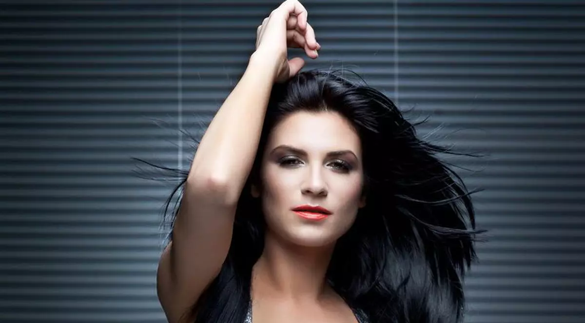 Ellie White împlinește 29 de ani! Uite de ce SURPRIZĂ a avut parte la prima oră!