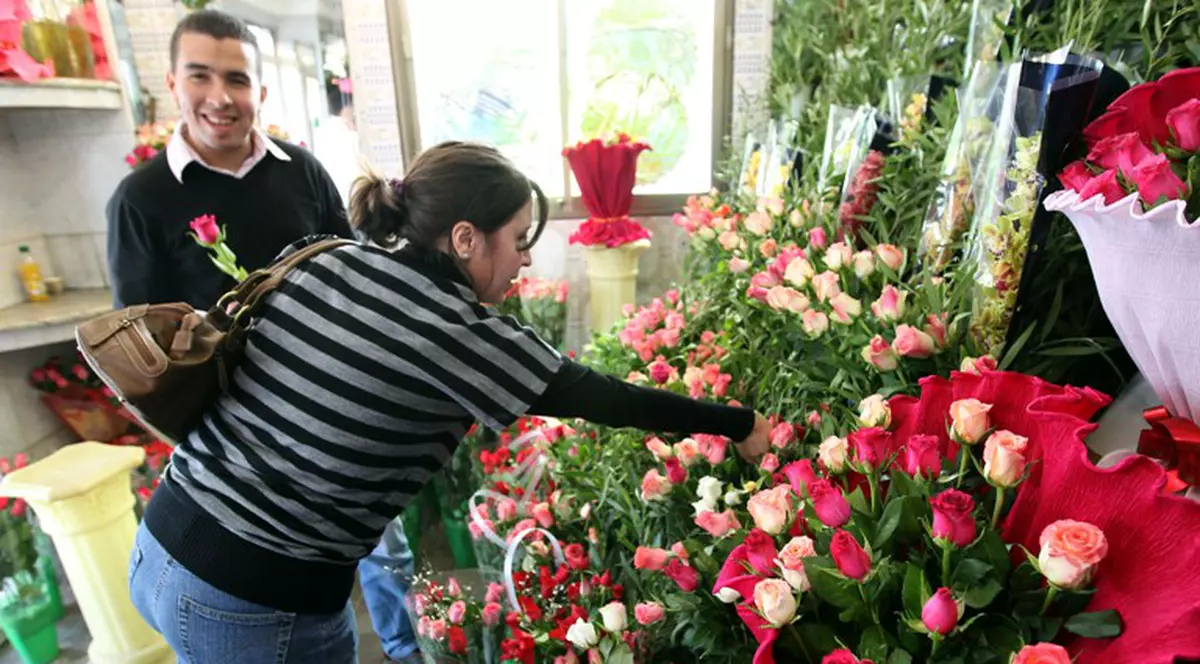 A dispărut romantismul? Florăresele se plâng că bărbaţii nu s-au îngrămădit să le facă vânzare de Sfântul Valentin!