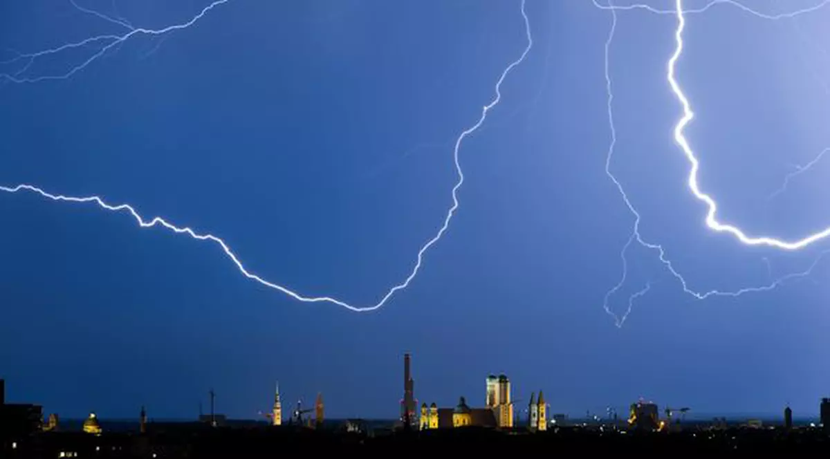 Semn rău? Un fulger a lovit Bazilica Sfântul Petru, după demisia Papei Benedict