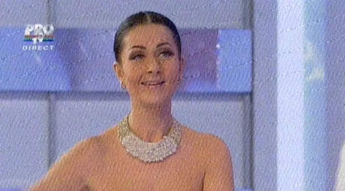 Gabriela Cristea a îmbrăcat rochia de mireasă. Îți place cum îi stă?| FOTO