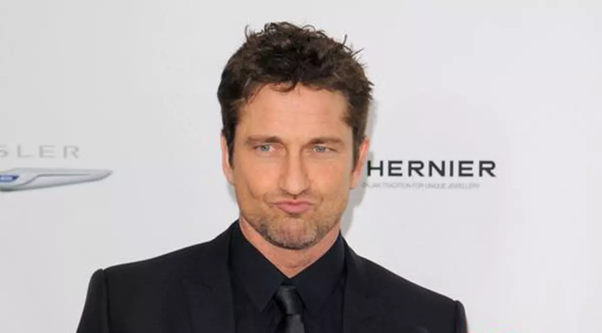 Deja sunt probleme între Mădălina Ghenea și Gerard Butler? Uite cum a fost SURPRINS actorul! Intră să vezi FOTOGRAFIILE!
