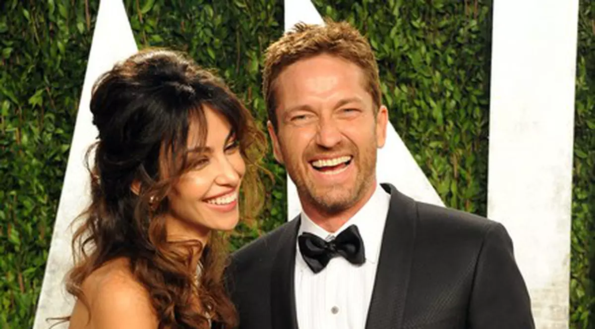 Prima apariţie publică în calitate de cuplu! Mădălina Ghenea şi Gerard Butler au atras toate privirile la petrecerea Oscarurilor | FOTO