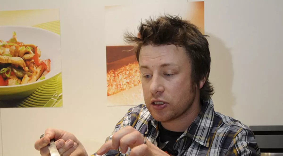 BUCĂTARUL TRĂSNIT! Cum ÎȘI PEDEPSEȘTE Jamie Oliver  COPIII NEASCULTĂTORI