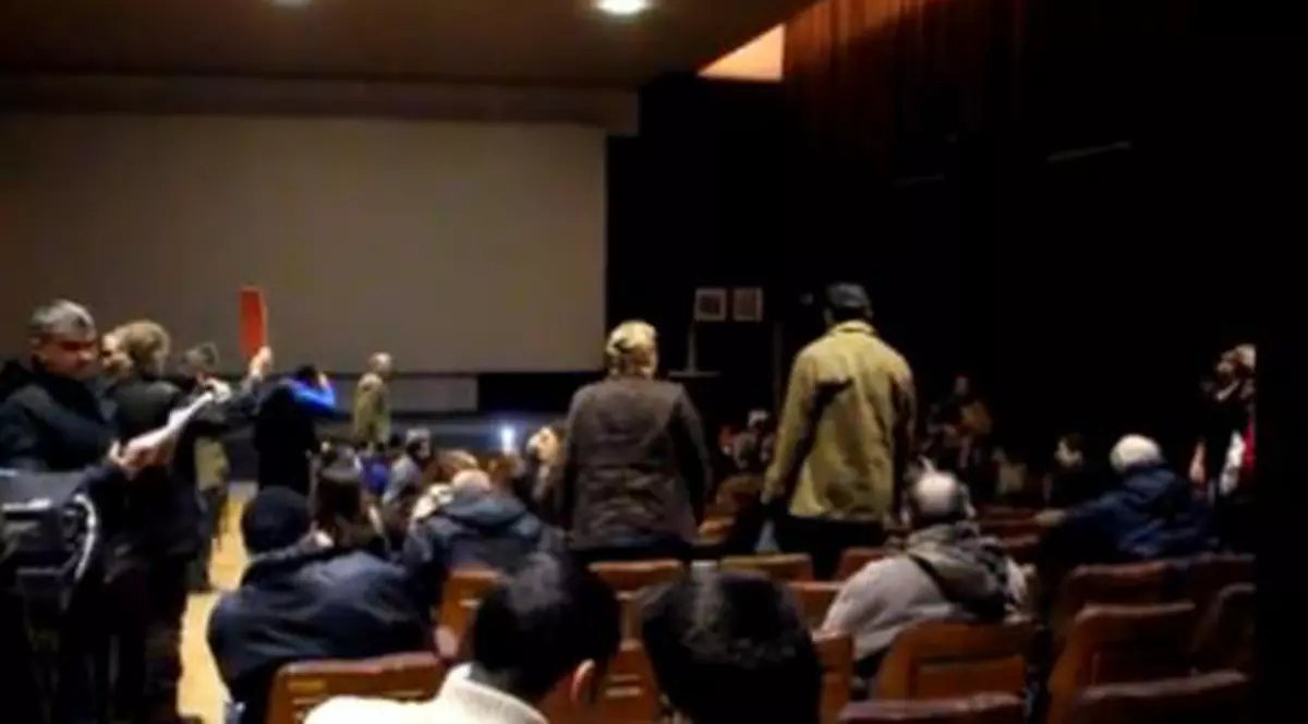 Proiecţie cu scandal! Homosexuali agresaţi la Muzeul Ţăranului Român | VIDEO