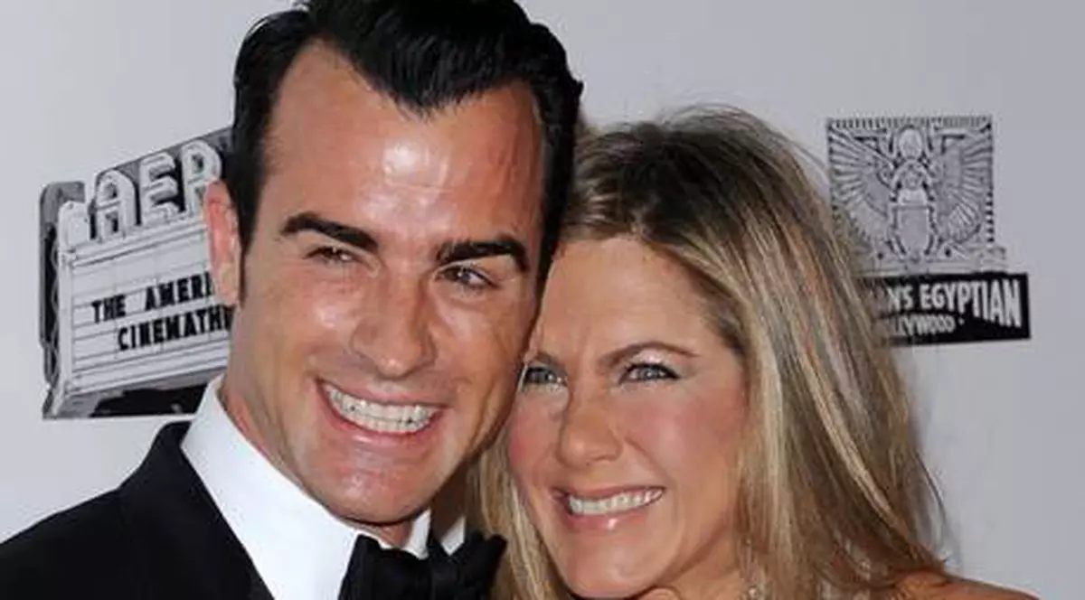 Jennifer Aniston se pregăteşte intens de nuntă. Actriţa vrea să preia numele viitorului său soţ, Justin Theroux