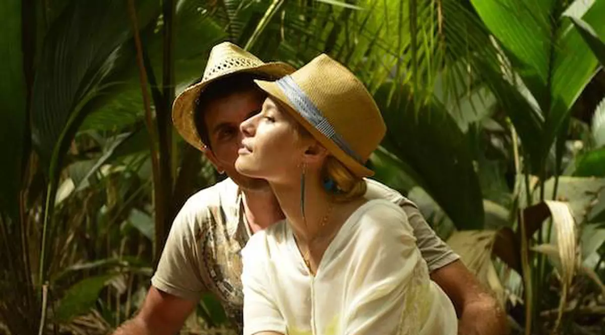 Laura Cosoi SE PREGĂTEŞTE SĂ DEVINĂ MĂMICĂ! 