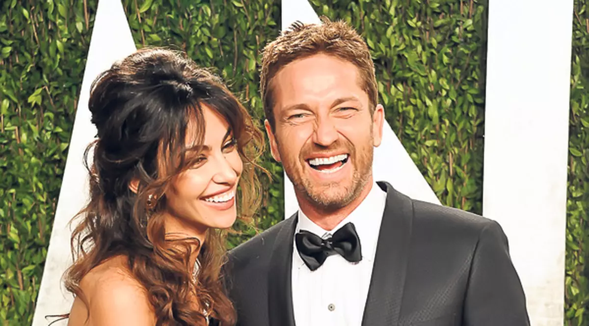 Gerard Butler și Mădălina Ghenea vor să facă nunta la castel