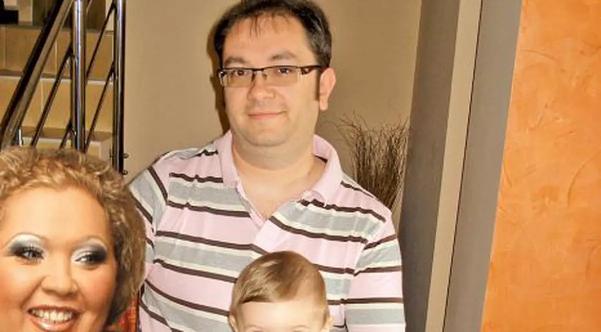 Uite ce melodie i-a compus Minodora fiului ei!