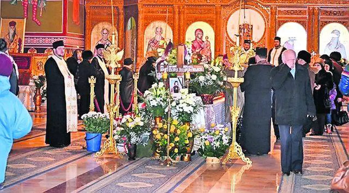 Popă duminica şi cameraman în timpul săptămânii. Ce joburi mai au preoții