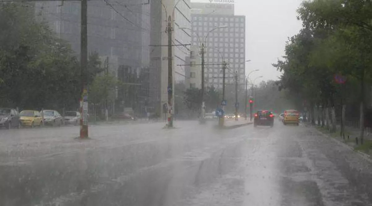 Vremea nu ține cu noi în weekend. Vezi ce temperaturi vom avea în următoarele trei zile!