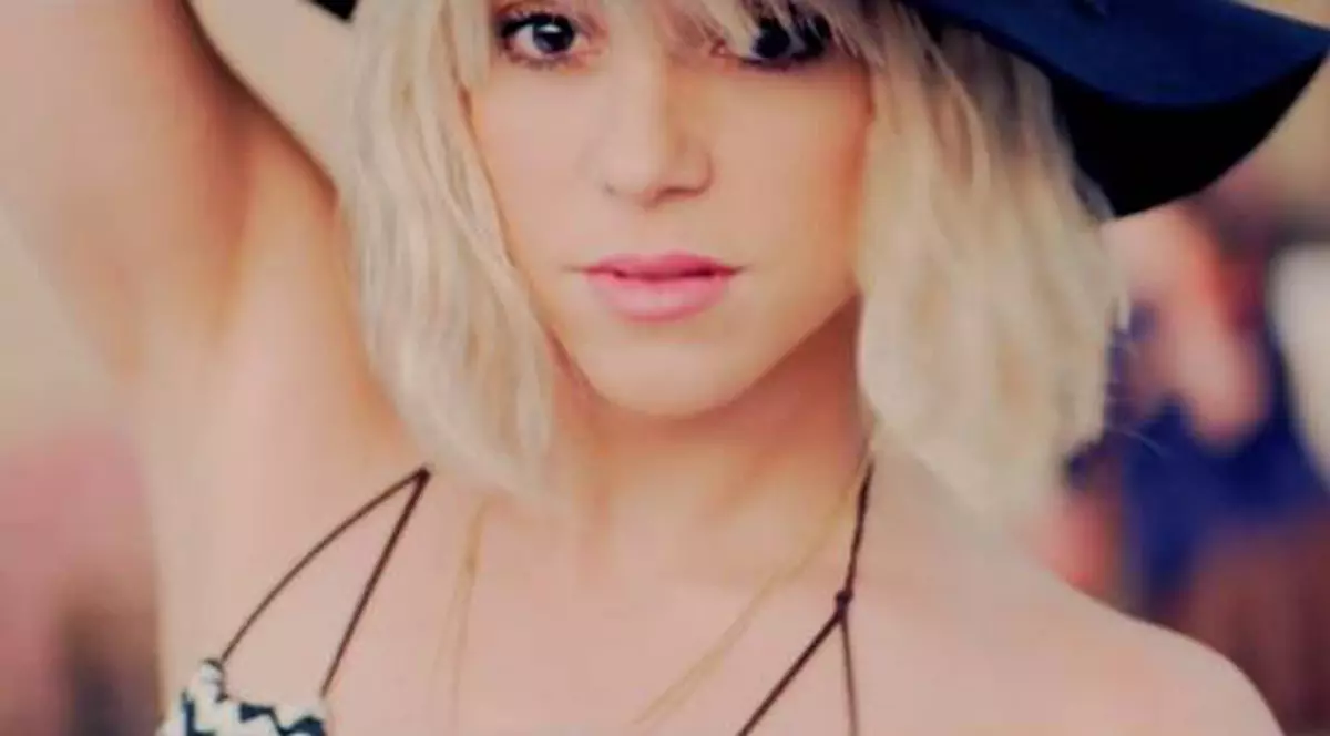 Uite-o pe Shakira cu BĂIEȚELUL pe CAMP NOU, la DOUĂ SĂPTĂMÂNI după ce l-a NĂSCUT! Cum ți se pare gestul?