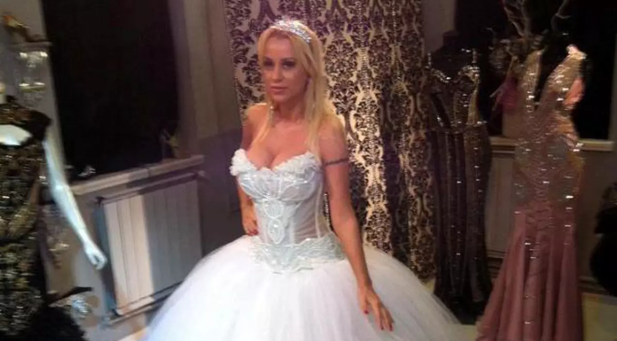 Simona Traşcă, în ROCHIE DE MIREASĂ şi în HOHOTE DE PLÂNS. Vezi care este DORINŢA ei cea mai arzătoare!