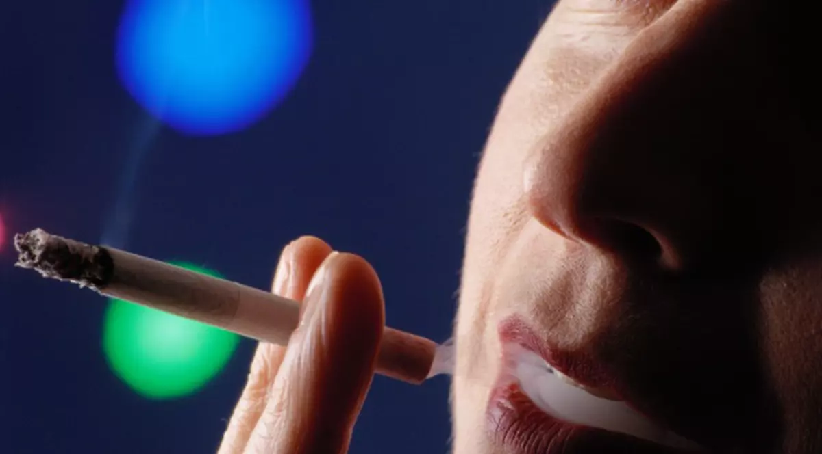 DETALIUL URÂT care te poate convinge SĂ TE LAŞI DE FUMAT!