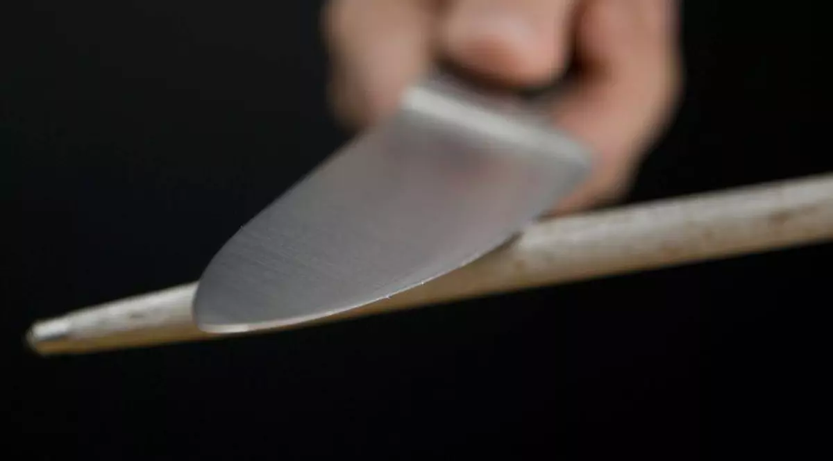 Incredibil! Un bărbat a trăit cu o lamă de cuţit în spate timp de 3 ani