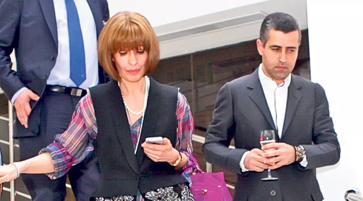 Oare cine e doamna de lângă Truică?