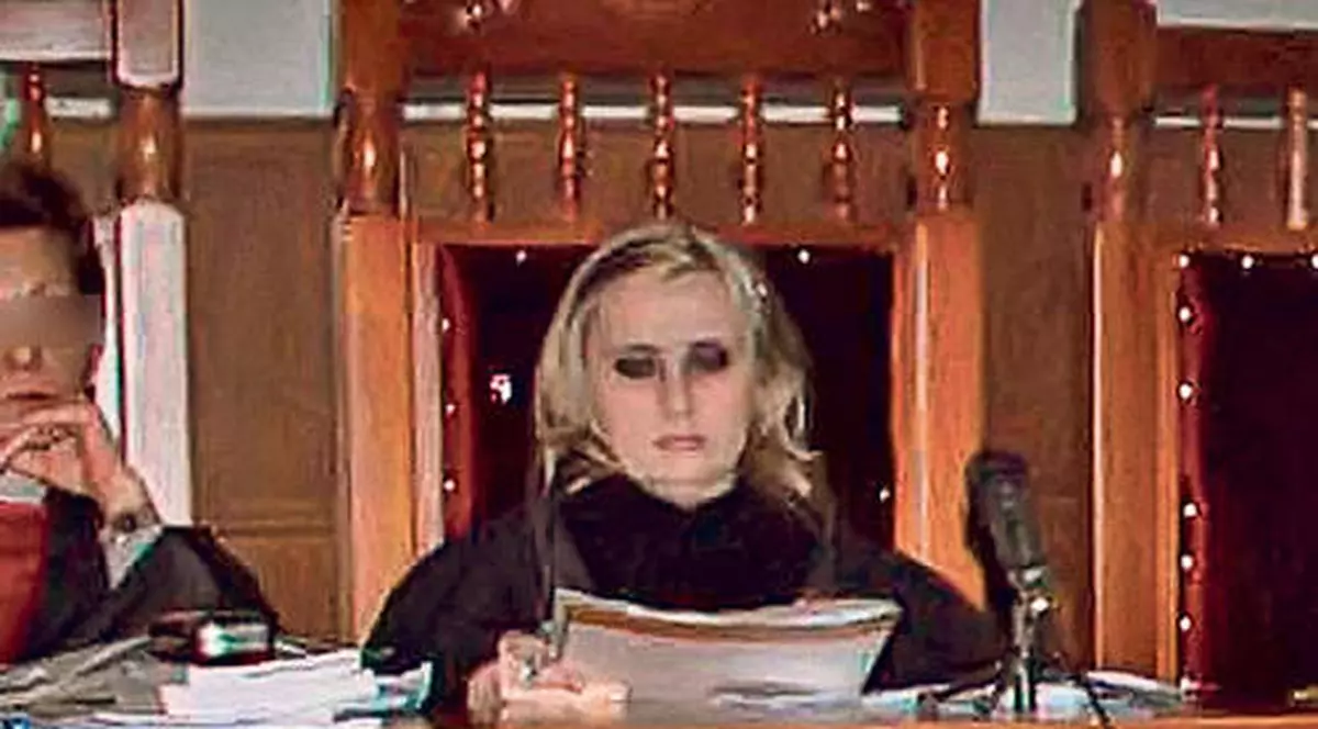 Judecătoarele Viorica Dinu şi Antonela Costache, arestate preventiv pentru luare de mită. Trebuiau să judece eliberarea lui Adrian Năstase