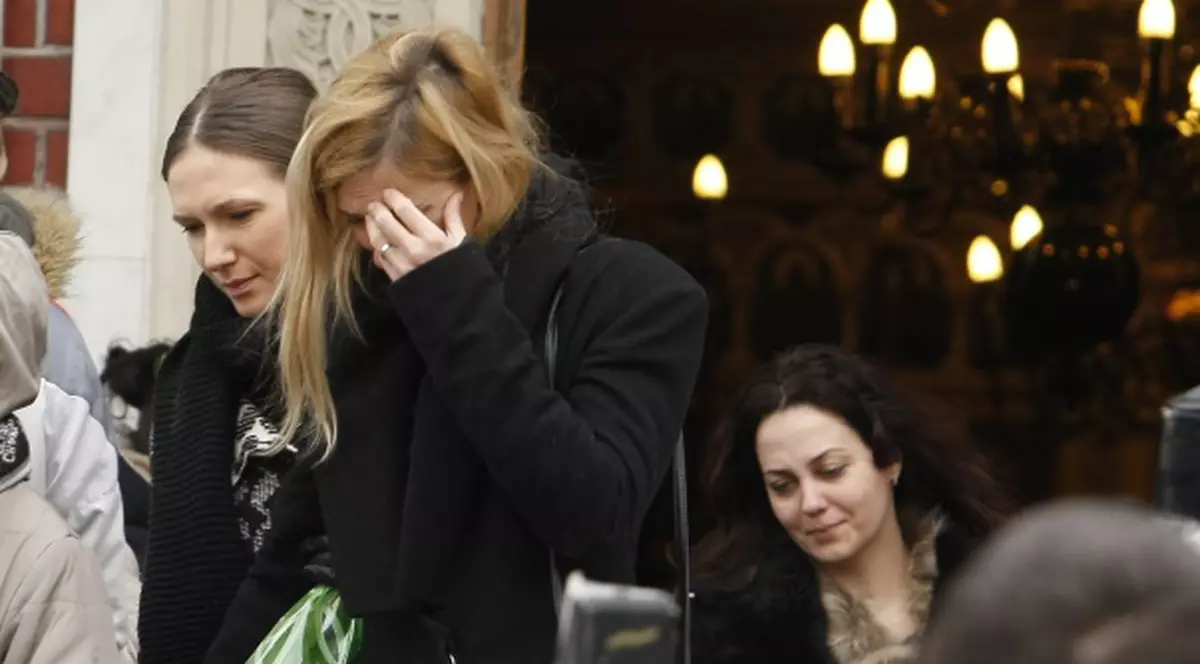 Dana Rogoz, distrusă de durere! A fost sprijinită de Adela Popescu | FOTO