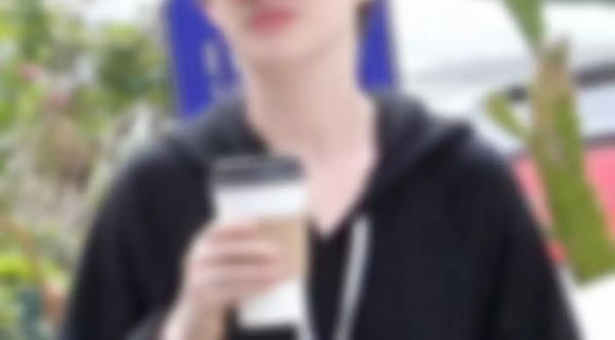 GHINIONISTĂ? Anne Hathaway a dat nas în nas cu paparazzii și nu o să-ți placă ce o să vezi! | FOTO