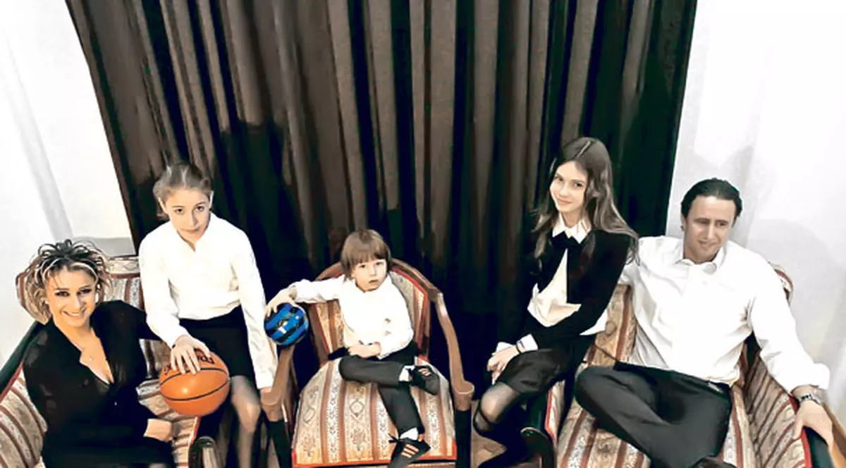 EXCLUSIV | Prodanca va naşte pe semnătură copilul lui Reghe!