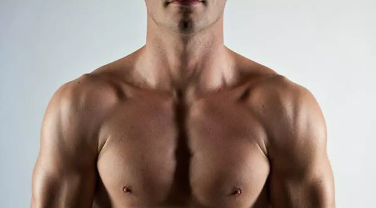 Cadou pentru doamne şi domnişoare! Vladimir Drăghia, la bustul gol. Uite ce pătrăţele are! | FOTO